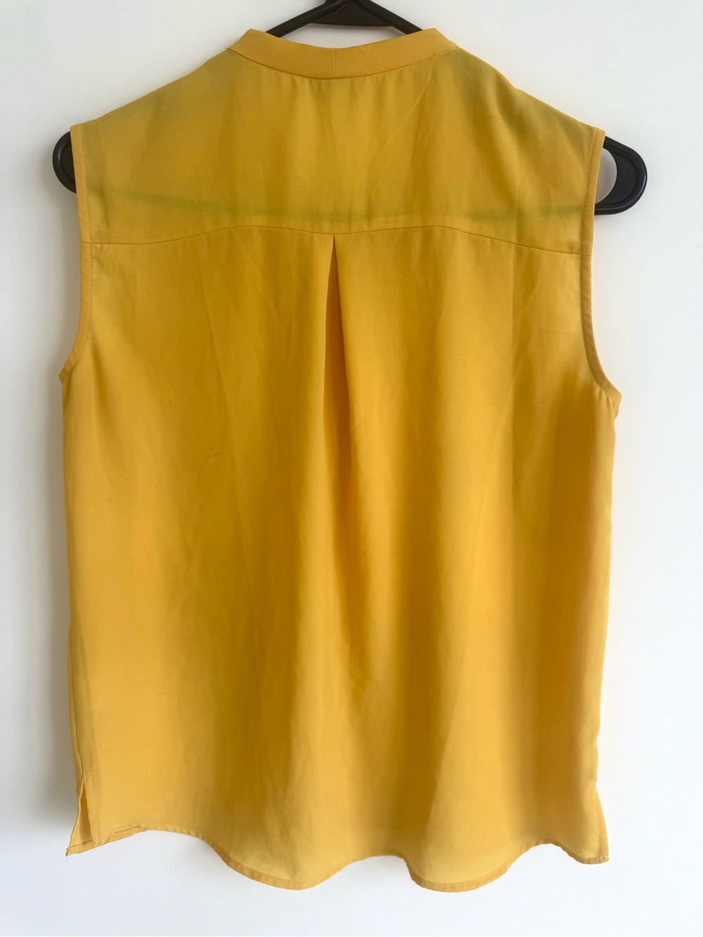 Sleeveless V-Neck Top - Picture 2 of 2